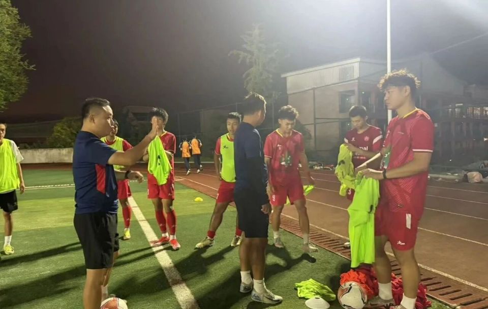 潇湘同辉, 掌上张家界, 一审丨王 潇湘同辉, 掌上张家界, 一审丨王