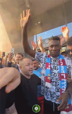 自己哗众取, 马奎尔被斥 自己哗众取, 马奎尔被斥